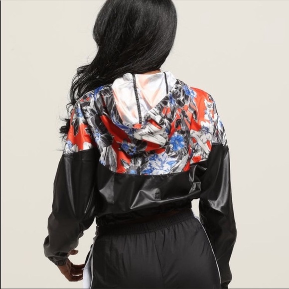 NEW Nike Women’s Sportswear Windbreaker floral - Picture 6 of 9